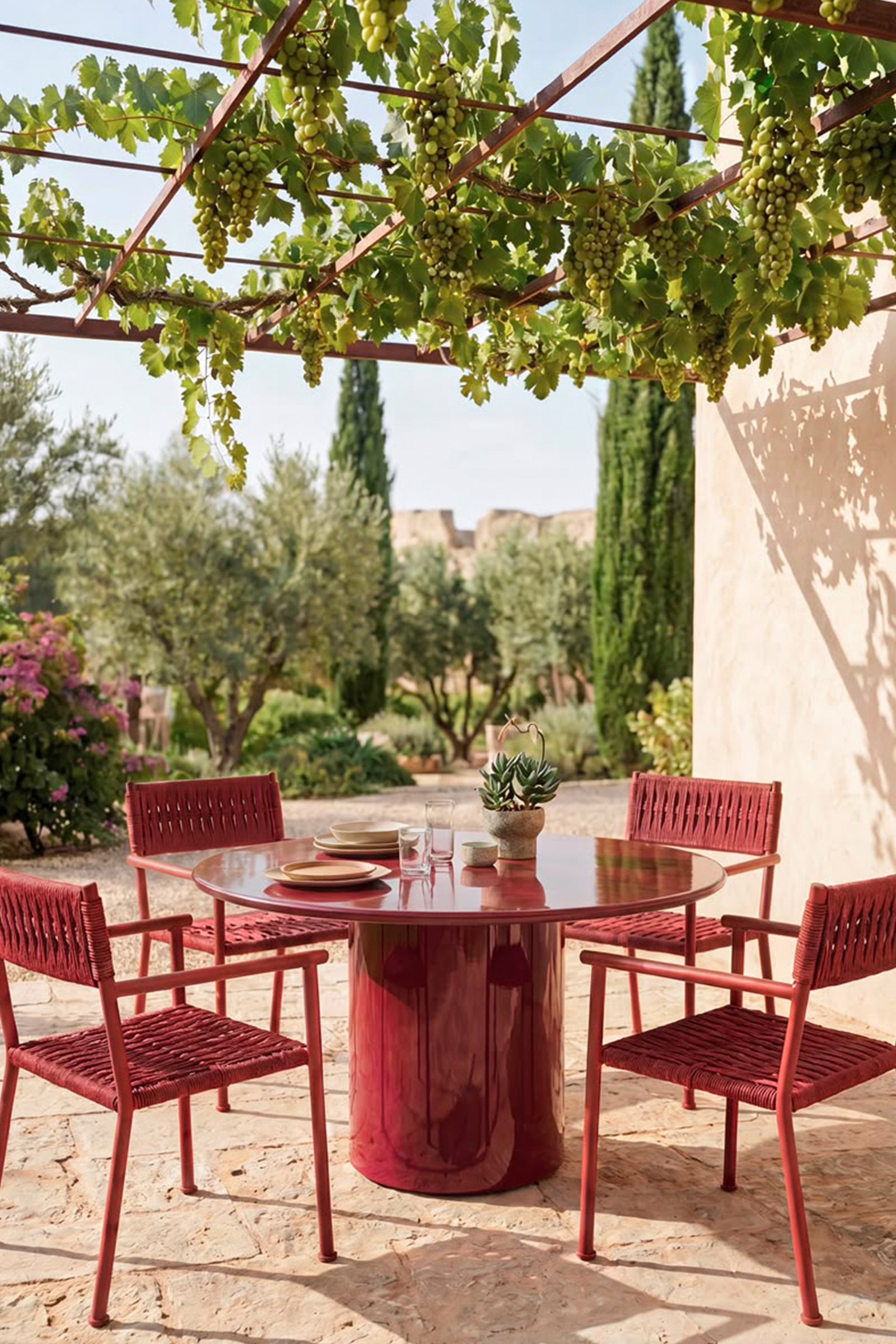 Al fresco dining table